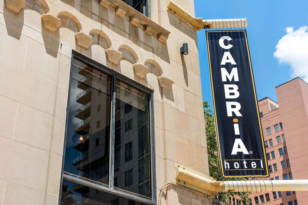 Cambria Hotel Houston Downtown Convention Center Exterior photo